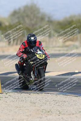 media/Jan-15-2026-Racers Edge (Thu) [[dfebeb70ab]]/2-A Group/Session 5 Turn 2/